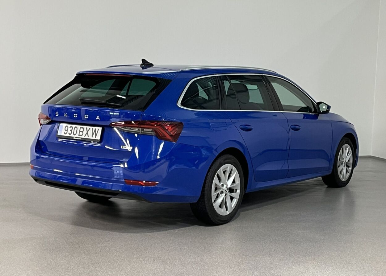 Škoda Octavia 2023, photo 2/10