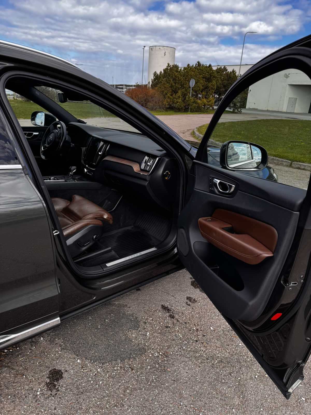 Volvo XC60 2018, photo 4/10