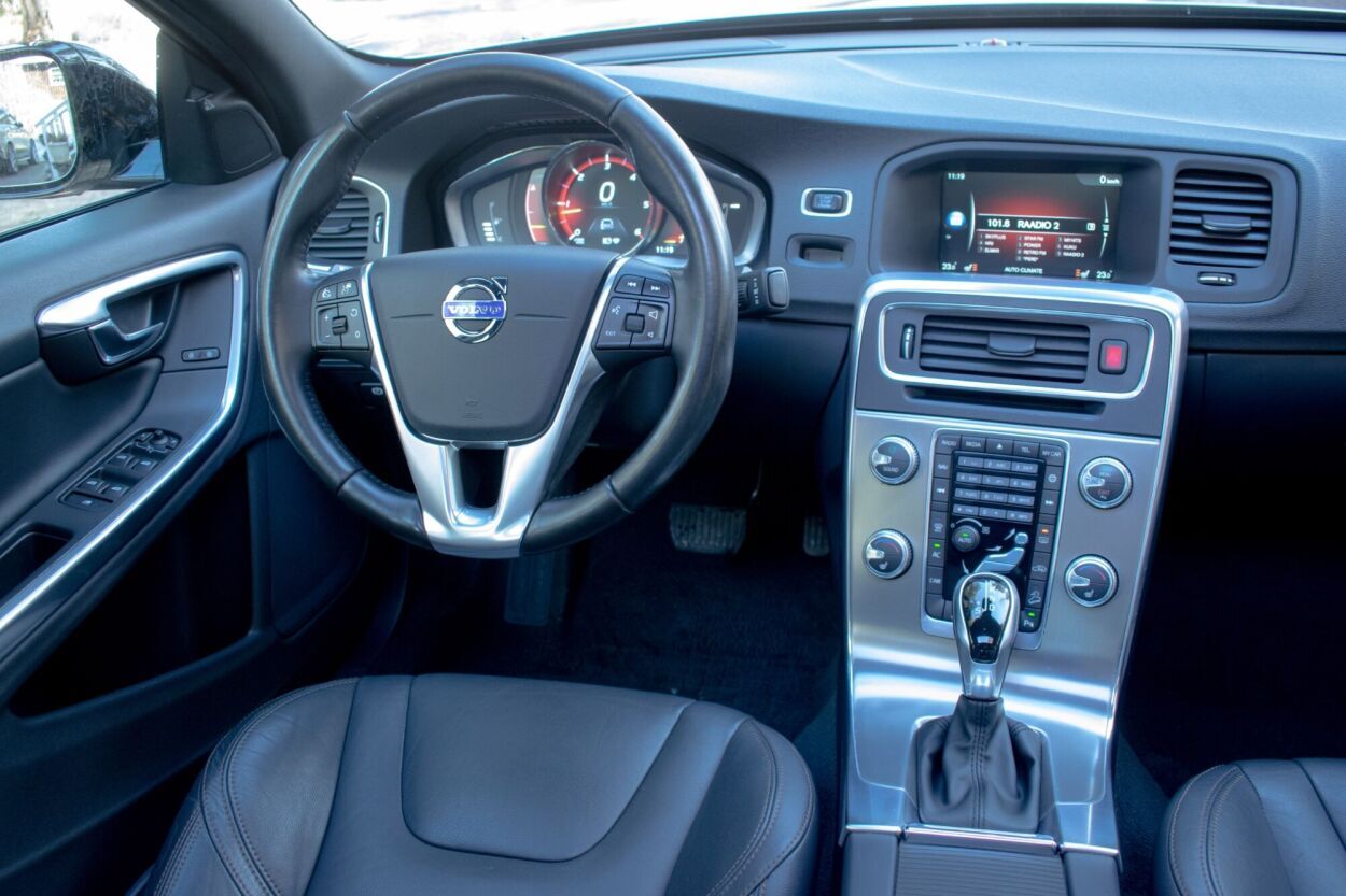 Volvo S60 Cross Country 2015, photo 3/17