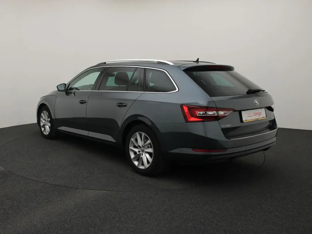 Škoda Superb 2018, photo 7/35