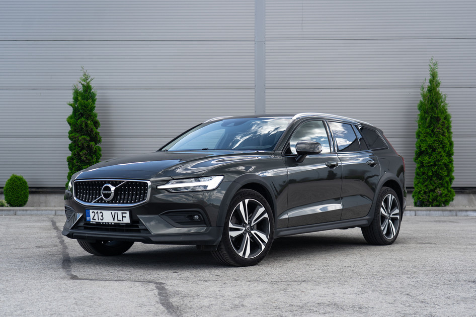 Volvo V60 Cross Country, 2021, 2.0, 145 kW, гибрид (дизель/электричество), автомат, полный привод