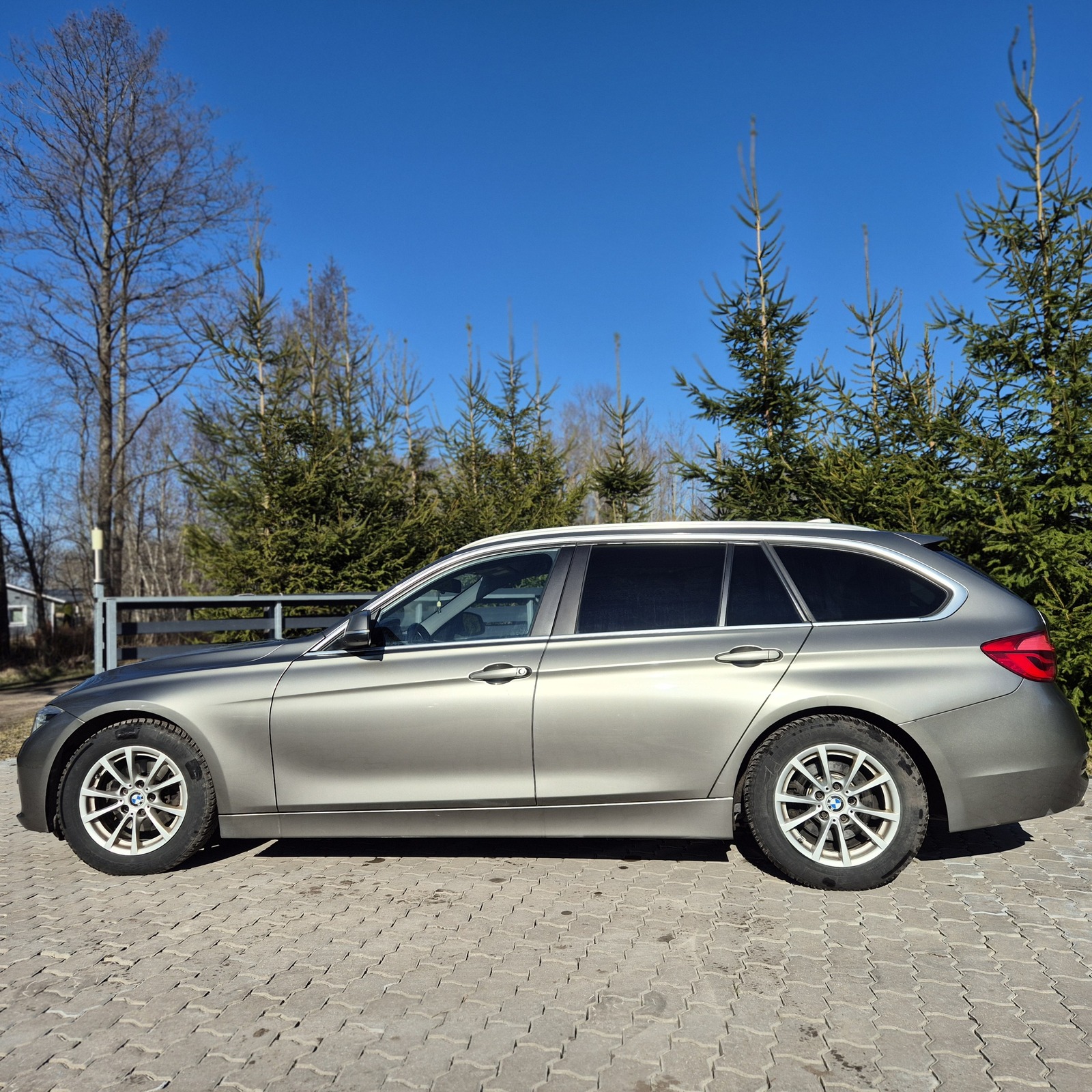 BMW 320 2015, photo 2/7