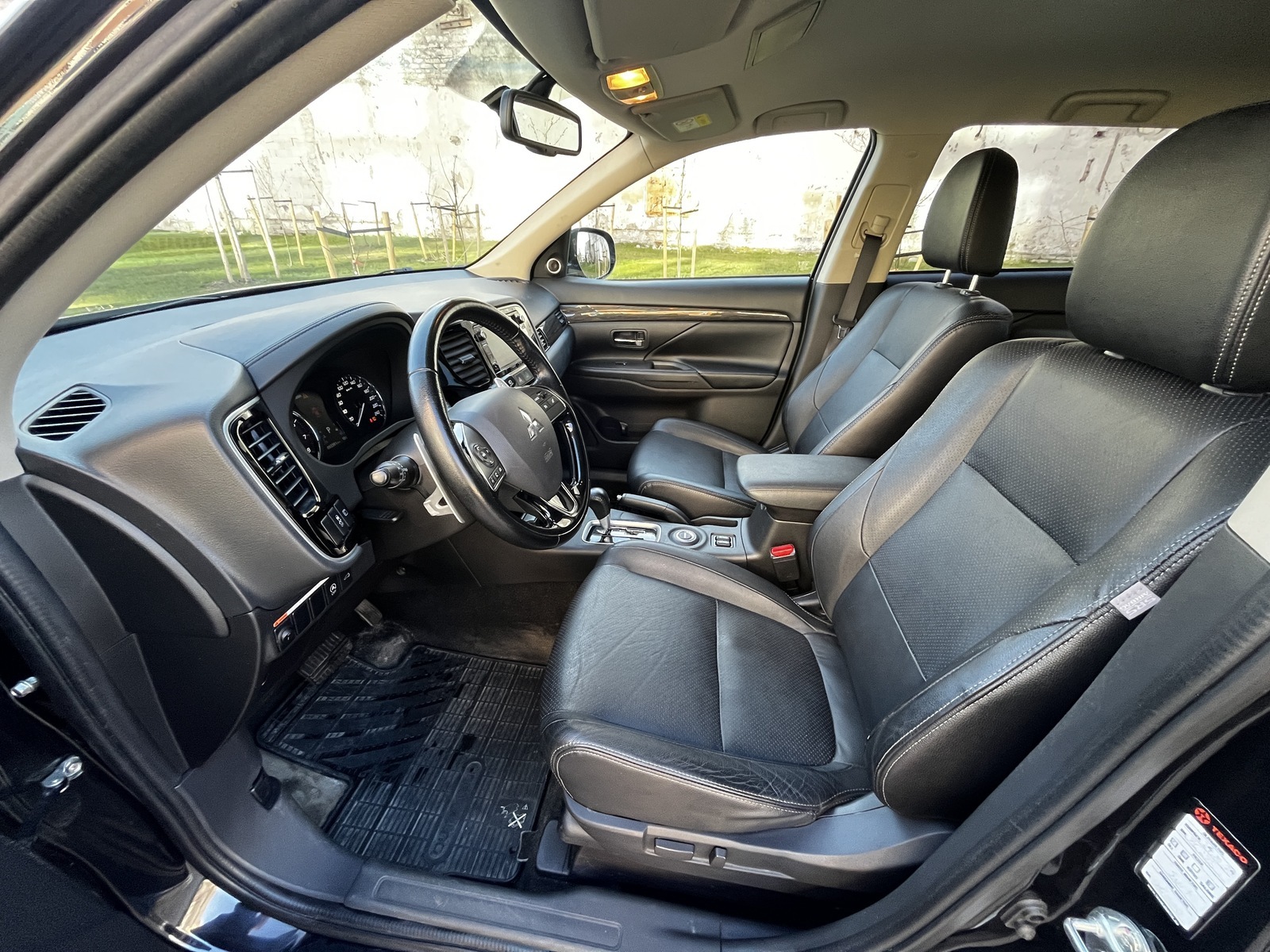 Mitsubishi Outlander 2016, photo 7/12