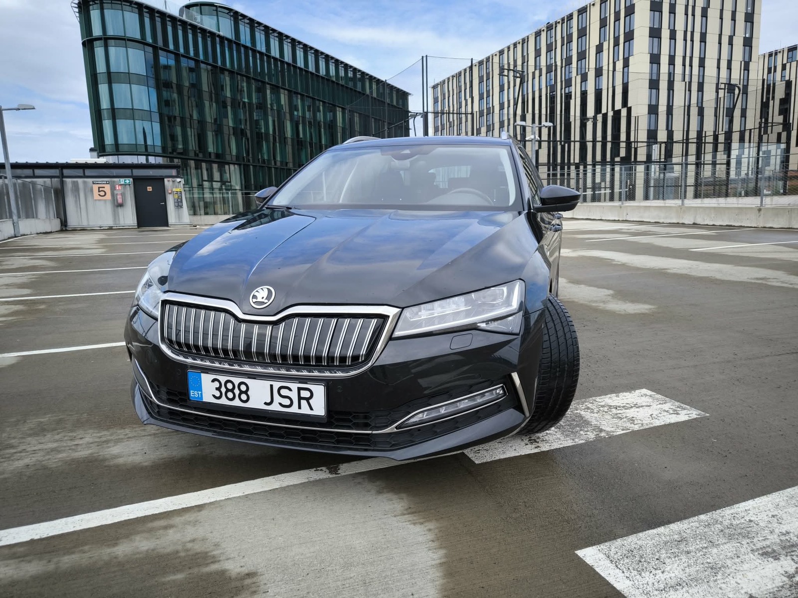 Škoda Superb 2021, photo 2/10