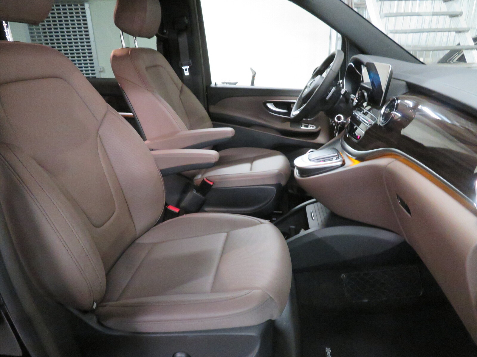 Mercedes-Benz V 300 2022, kuva 4/8