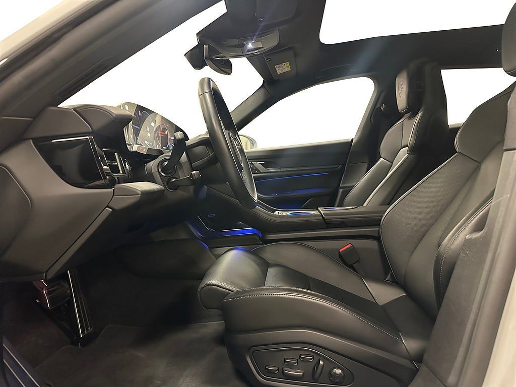 Porsche Taycan 2024, photo 6/10