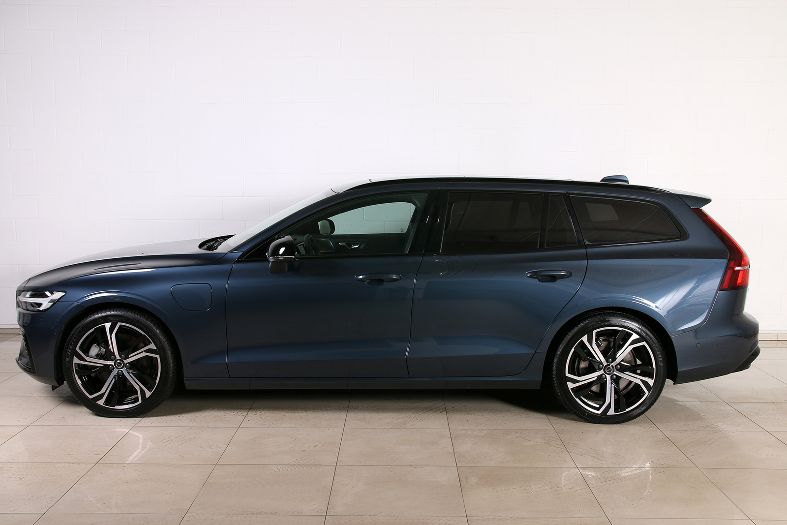 Volvo V60 2025, photo 3/10