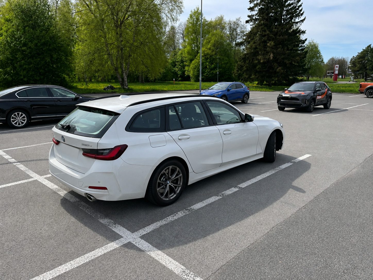 BMW 320 PHEV 2024, photo 2/10