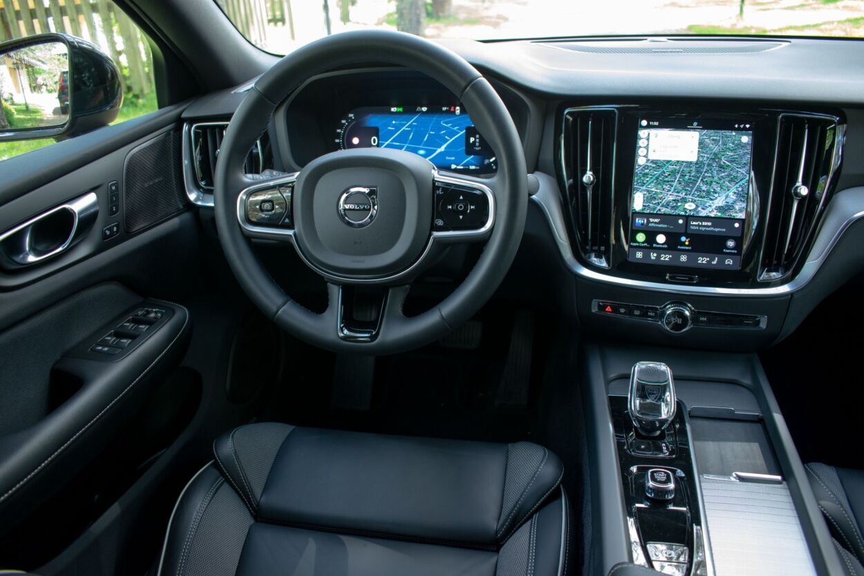 Volvo S60 2023, photo 3/17