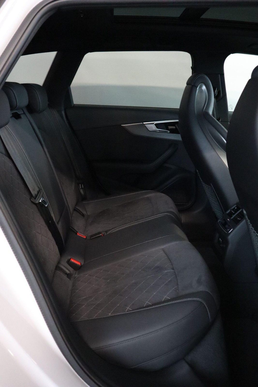 Audi RS4 2024, photo 3/10