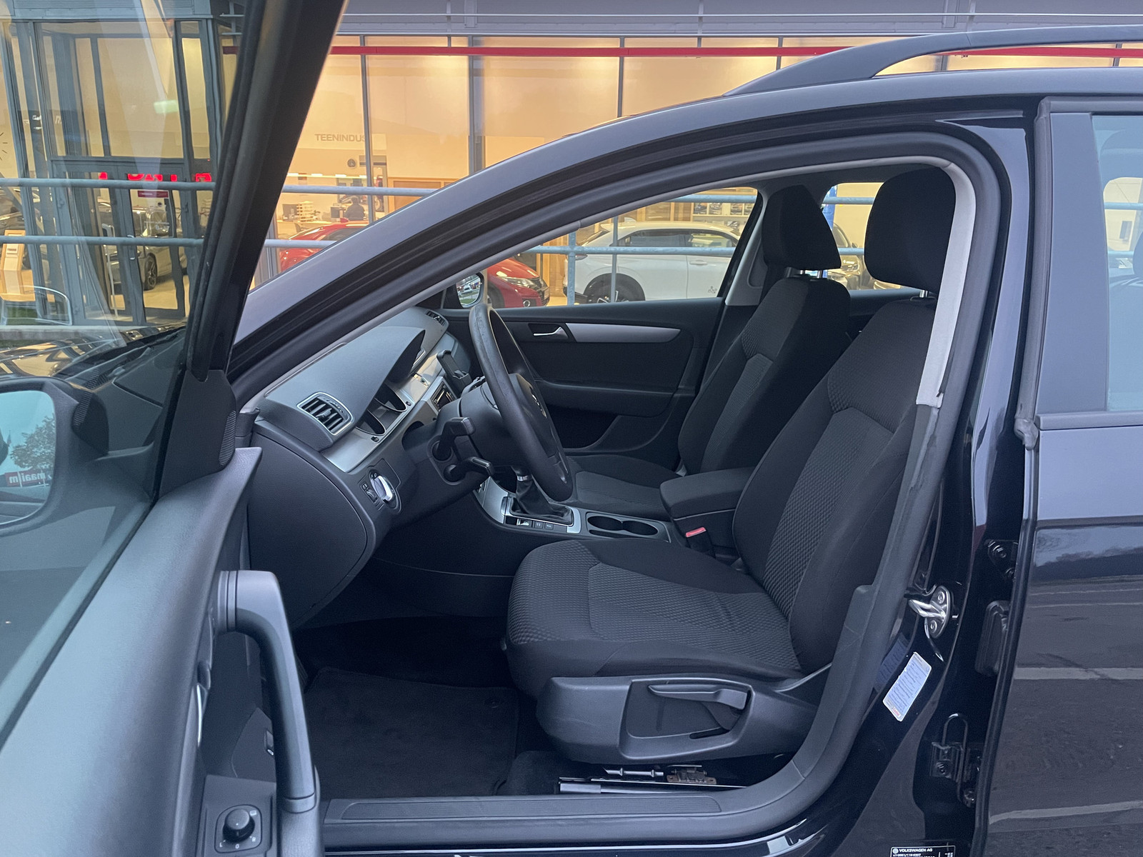 Volkswagen Passat 2011, photo 6/12