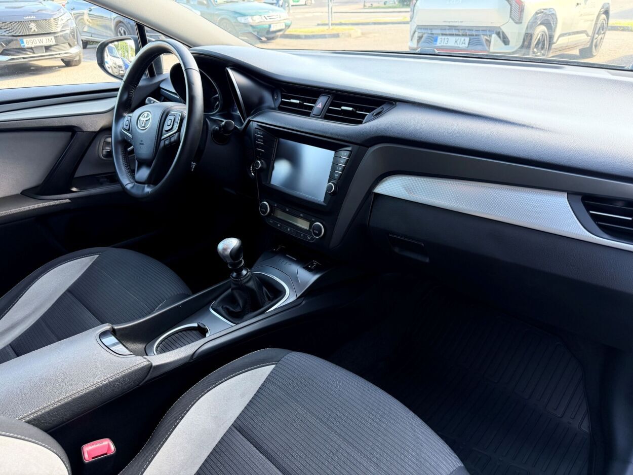 Toyota Avensis 2017, photo 4/10