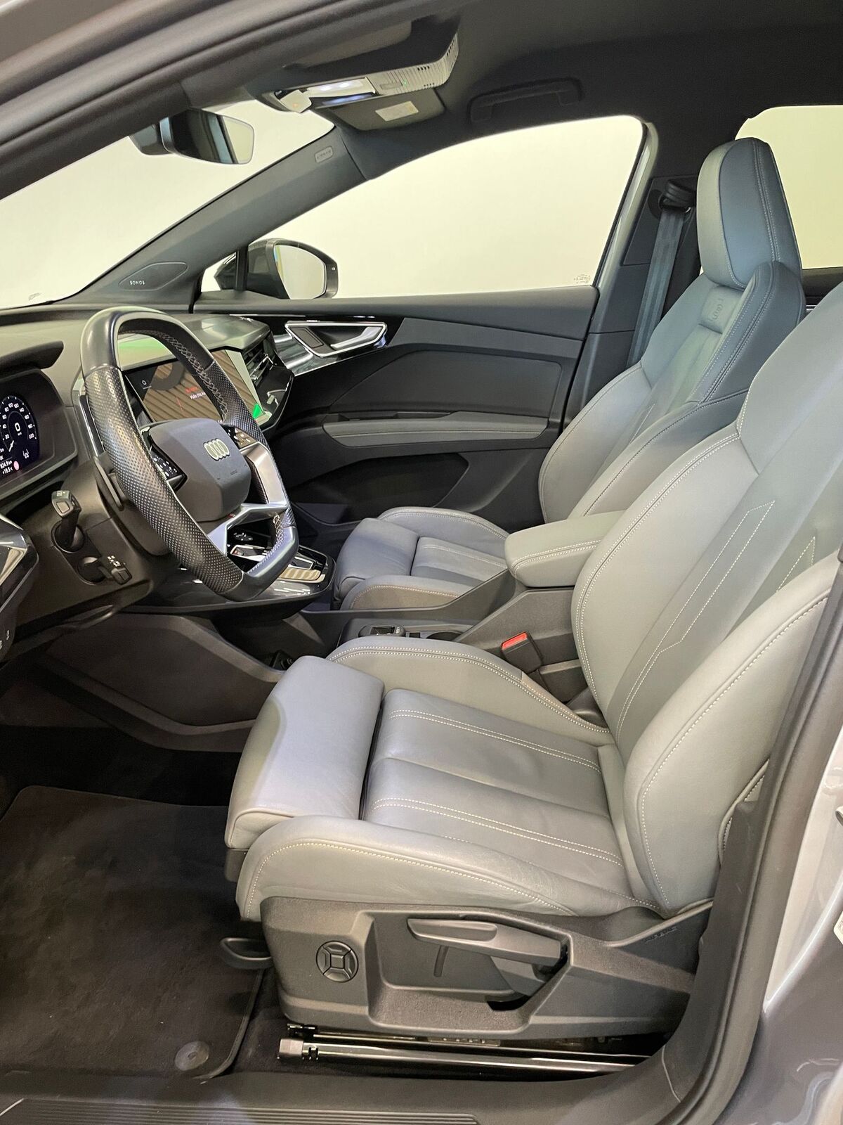 Audi Q4 e-tron 2023, photo 6/10