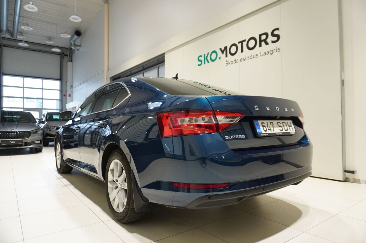 Škoda Superb 2022, photo 2/10