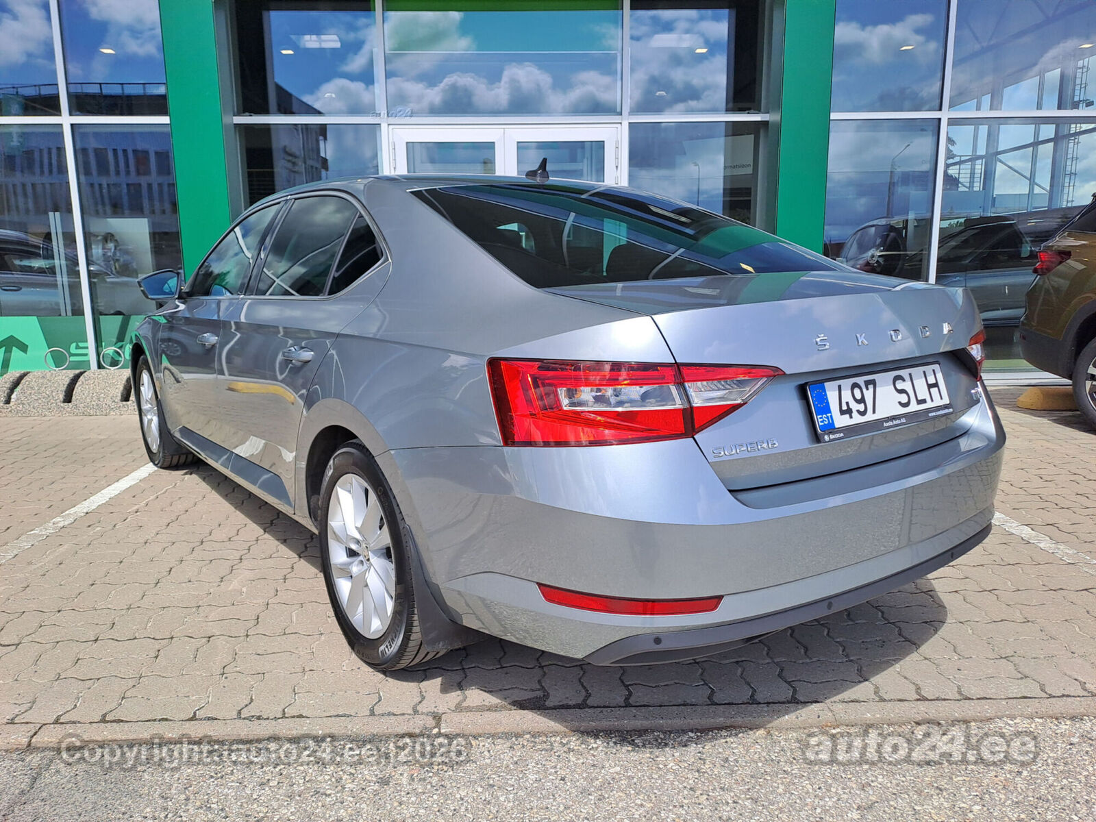 Škoda Superb 2021, photo 2/5