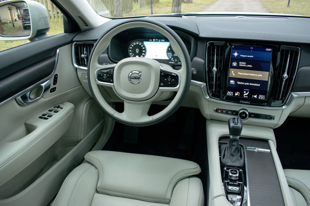 Volvo V90 Cross Country 2017, kuva 3/18