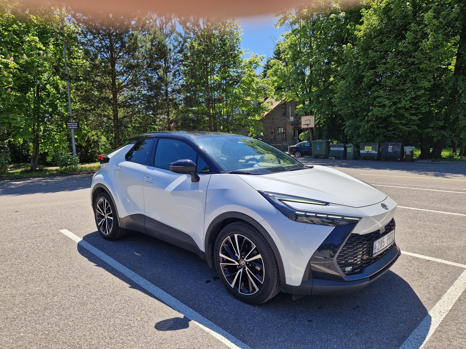 Toyota C-HR 2024, photo 2/10
