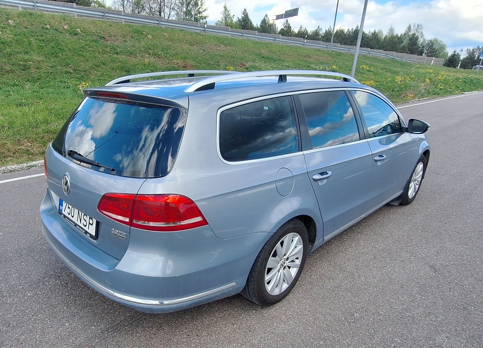 Volkswagen Passat 2011, photo 3/10