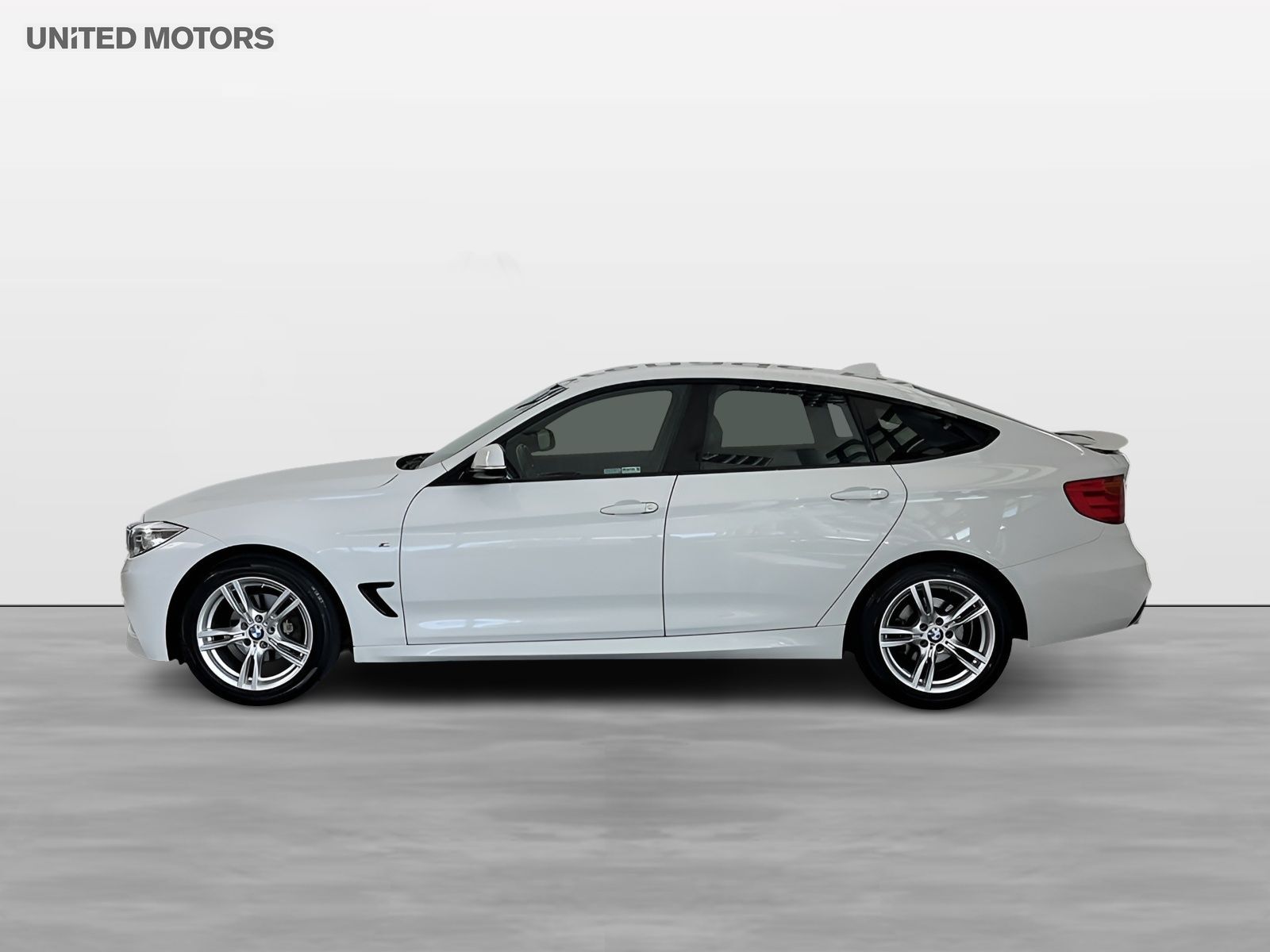 BMW 320 2015, photo 3/29