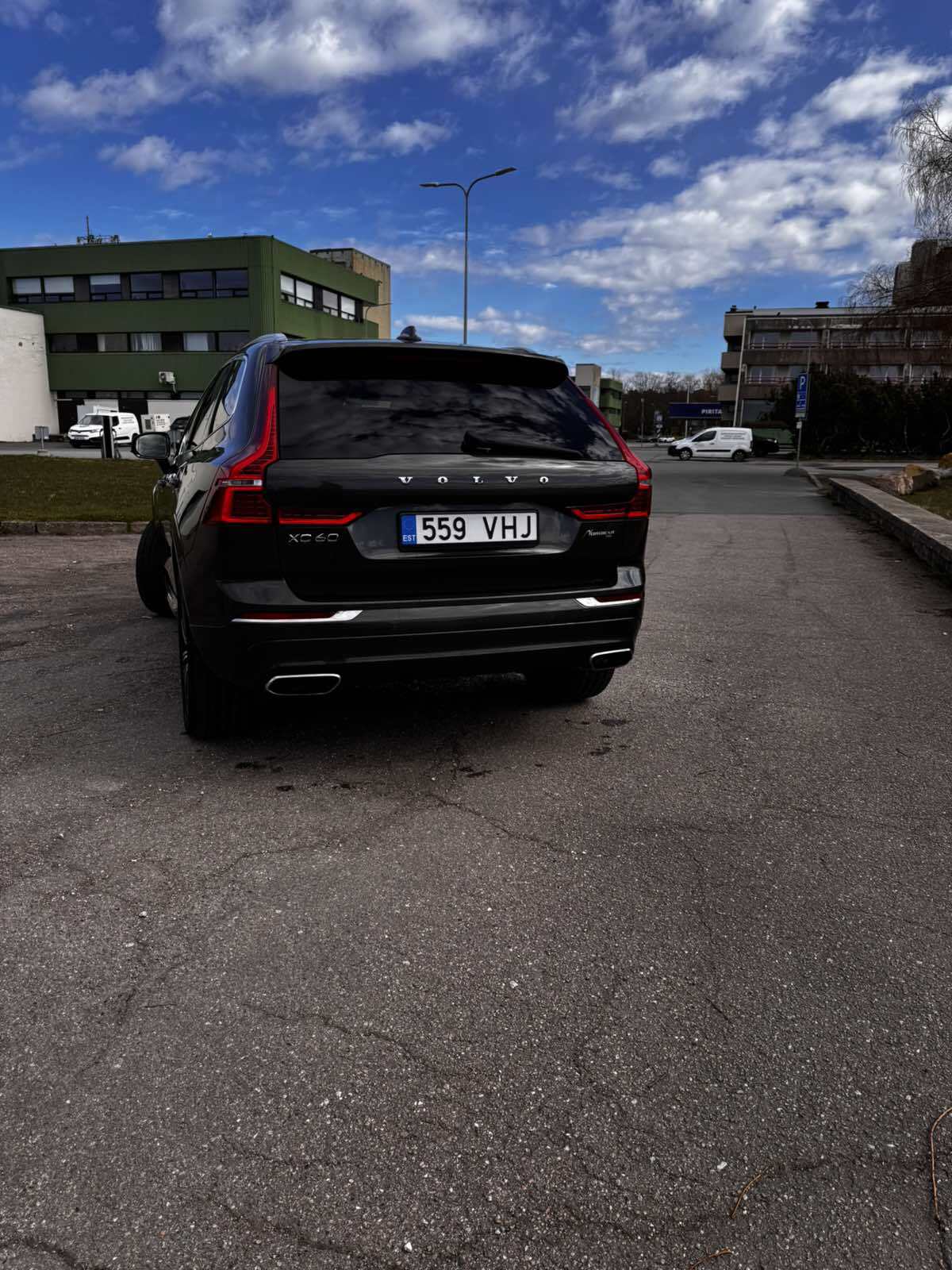 Volvo XC60 2018, photo 2/10