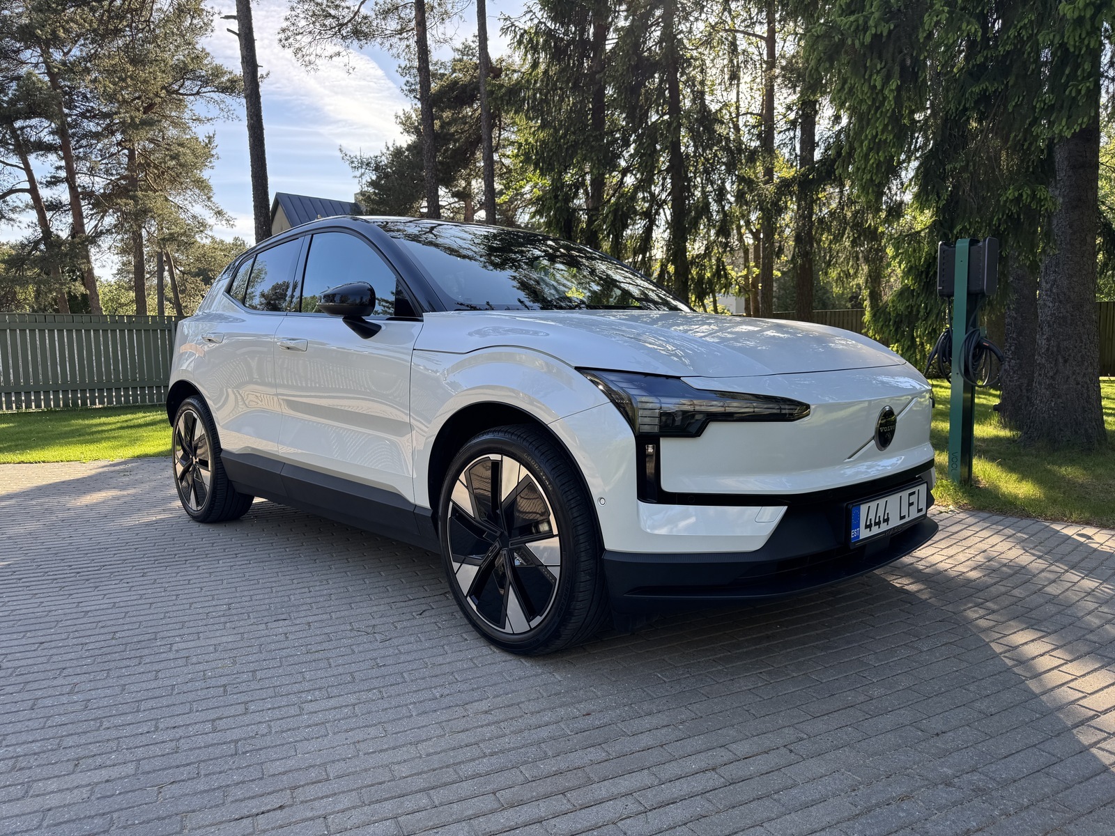 Volvo EX30 2024, photo 4/17