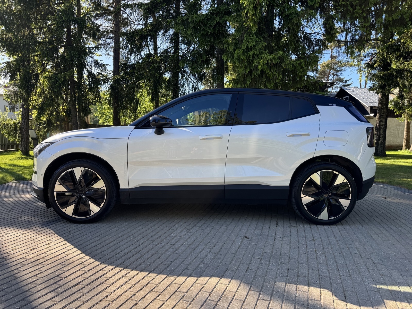 Volvo EX30 2024, photo 2/17