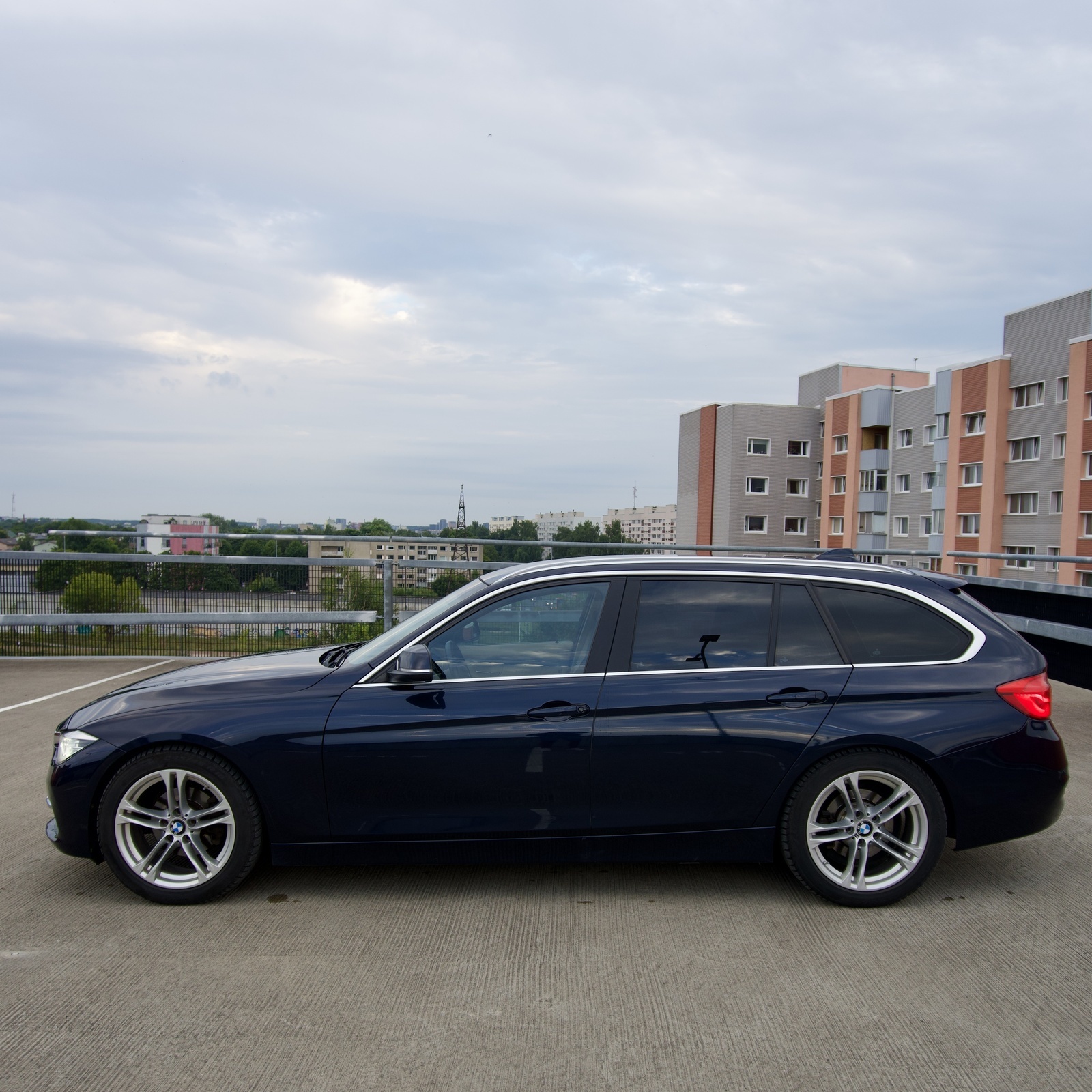 BMW 320 LCI 2016, photo 5/23