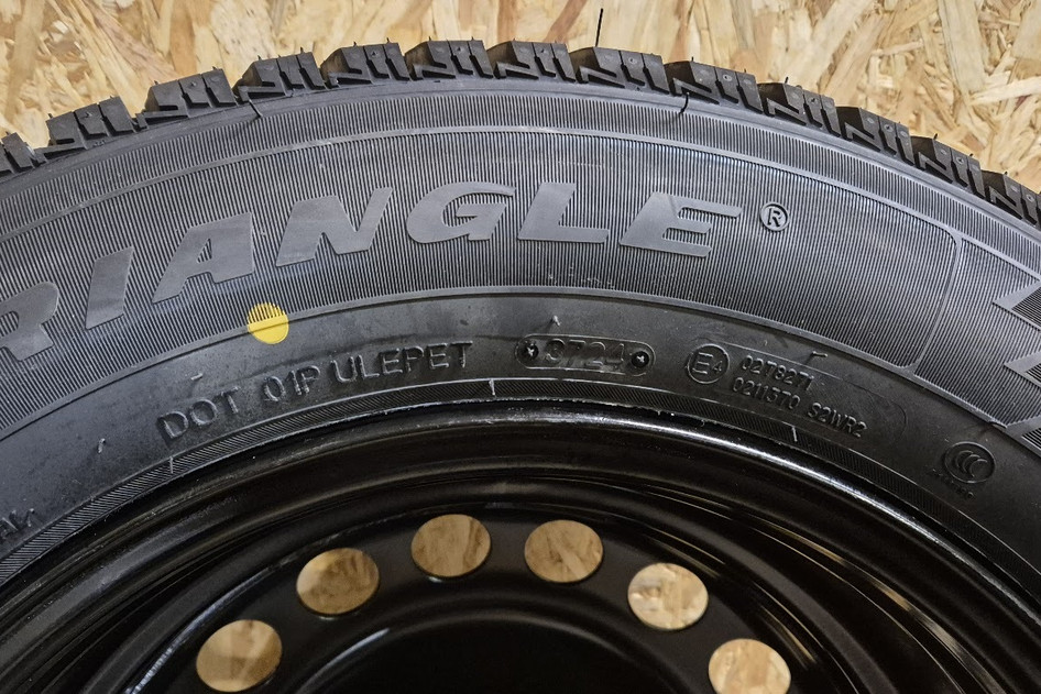 Новый стальной диск+шипованная шина 215/65R16,