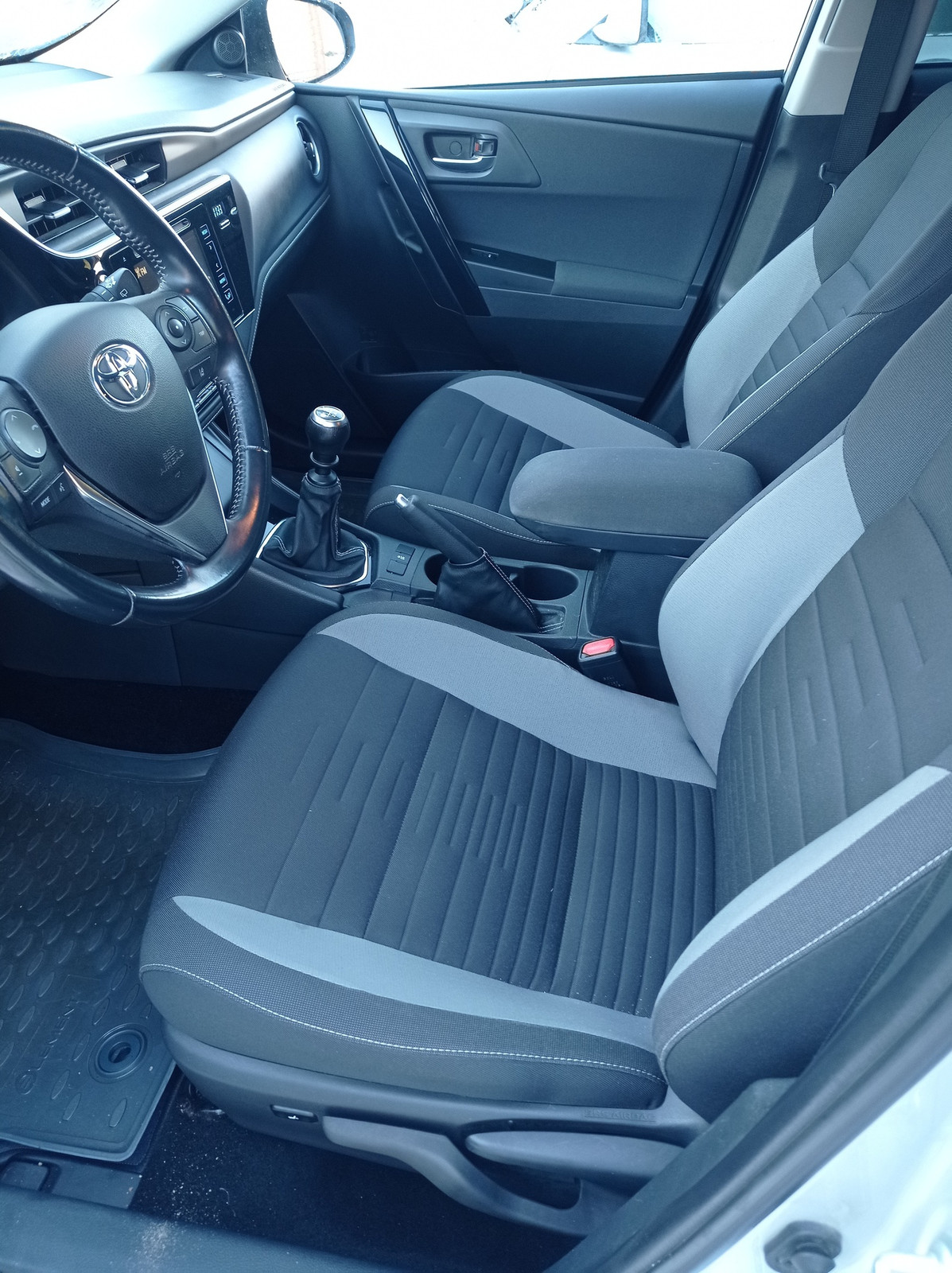 Toyota Auris 2018, kuva 8/8