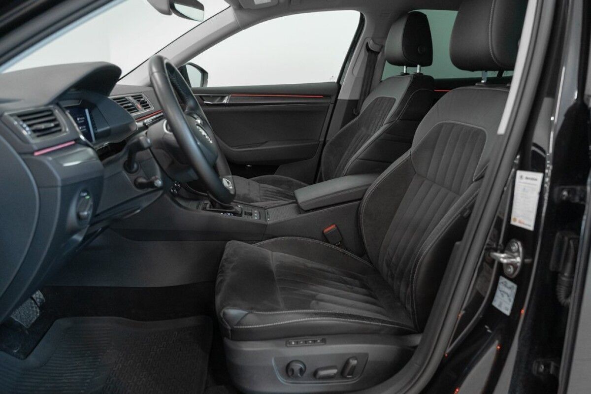 Škoda Superb 2021, photo 7/27