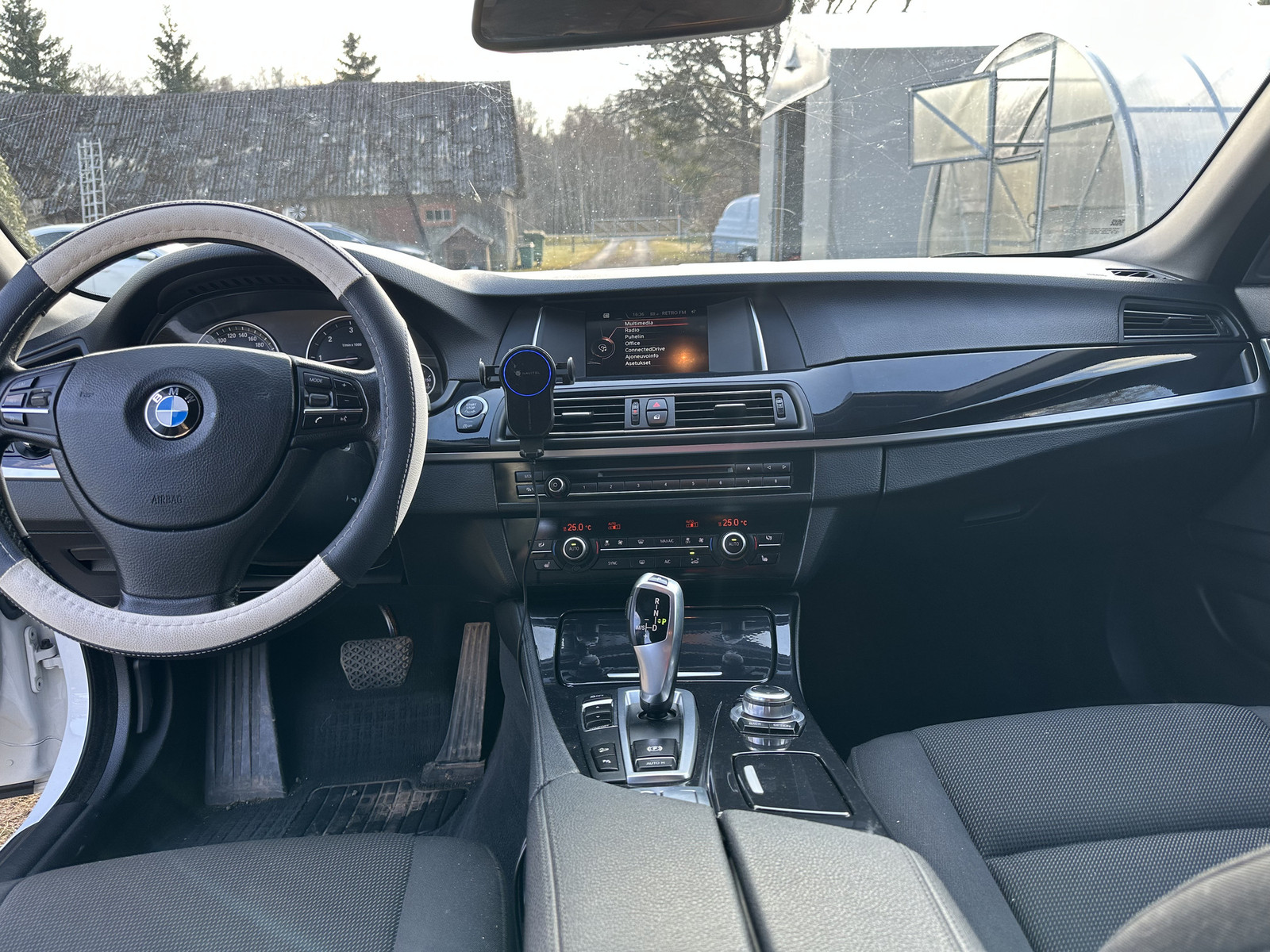 BMW 520 2015, photo 7/8
