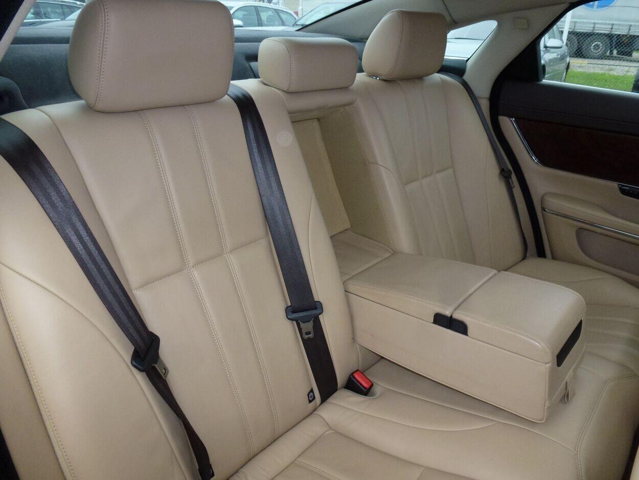 Jaguar XJ 2010, kuva 6/6