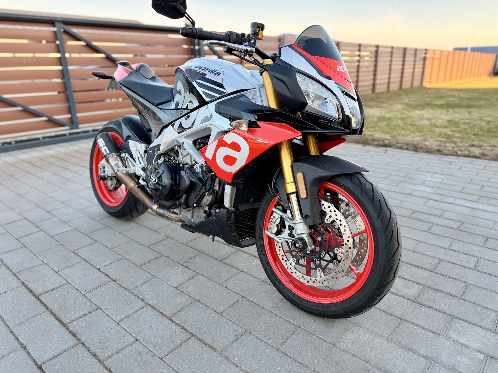 Aprilia Tuono 2018, kuva 2/5
