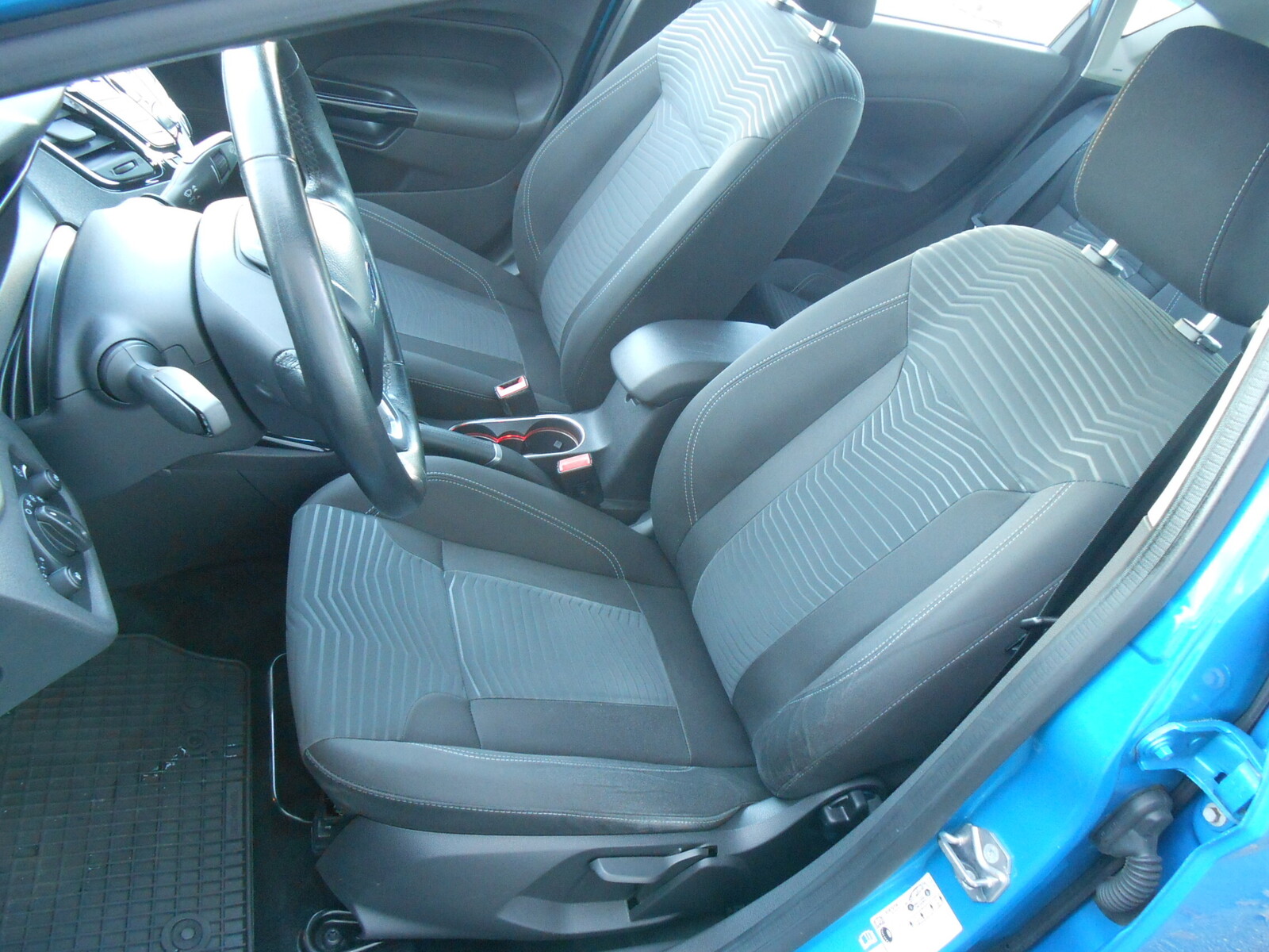Ford Fiesta 2015, photo 6/20