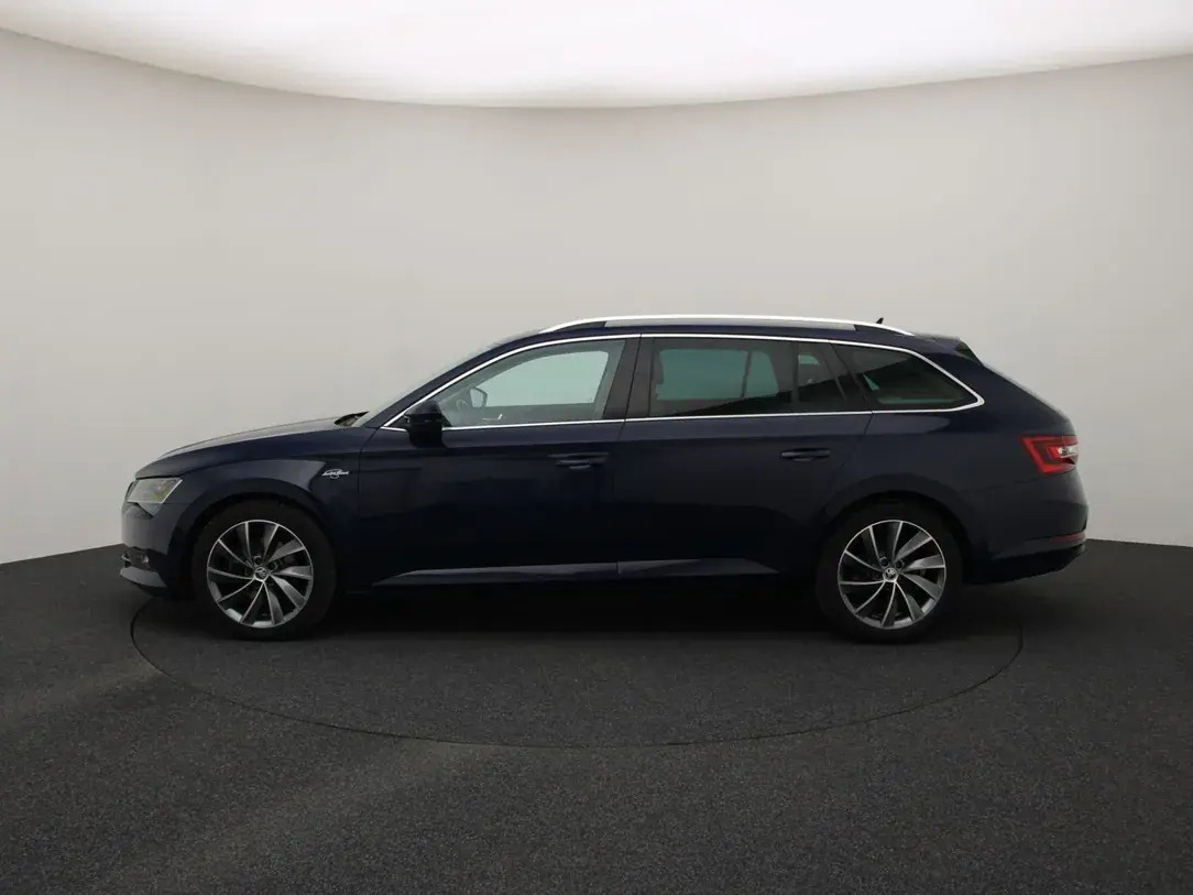Škoda Superb 2017, photo 6/10