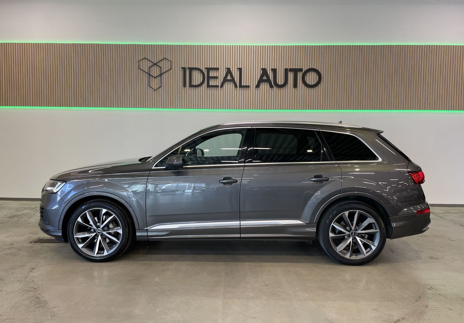Audi Q7 2022, photo 2/10