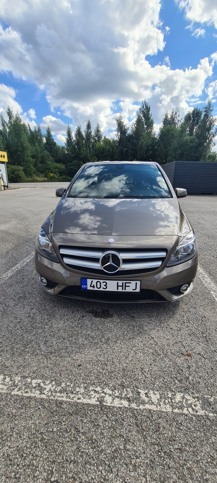 Mercedes-Benz B 180