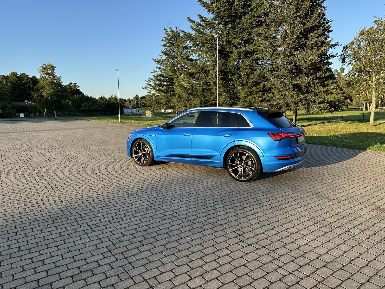 Audi e-tron 2023, photo 3/8