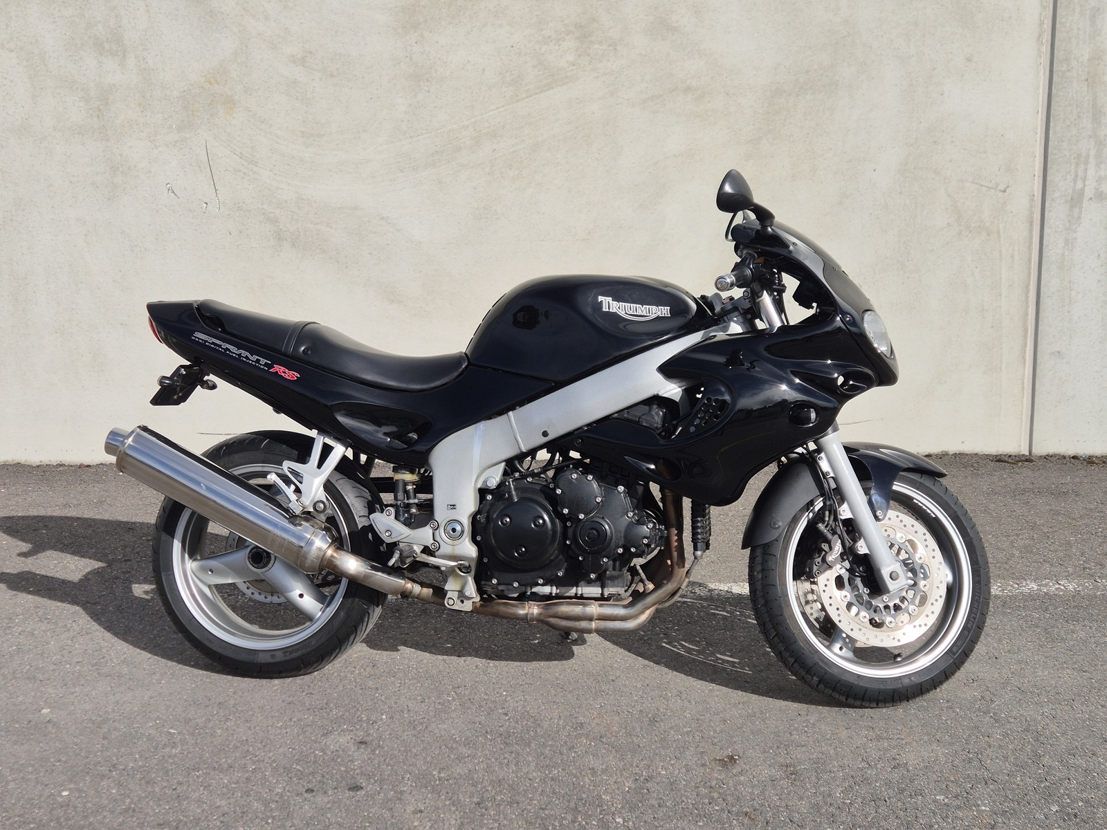 Triumph 2004, photo 3/6