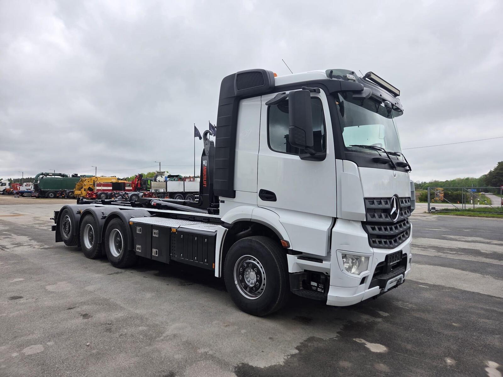 Mercedes-Benz Arocs 3258 8X4*4 retarder 2017, kuva 2/17