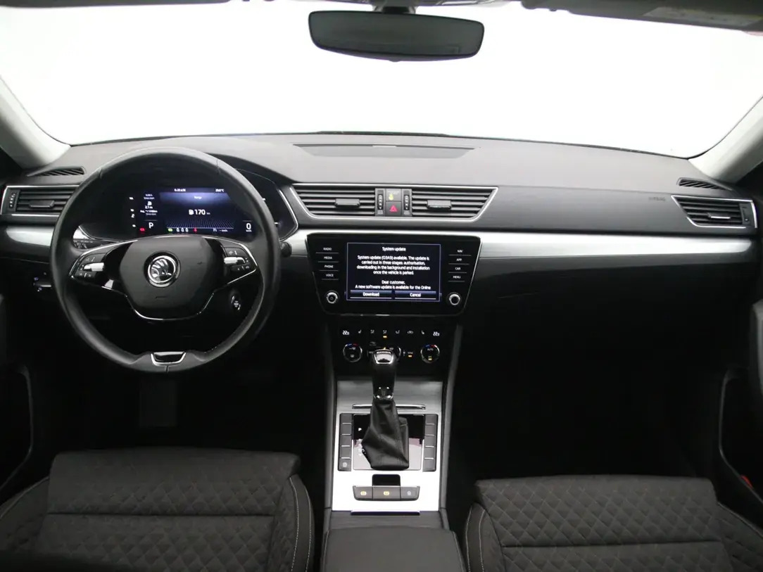 Škoda Superb 2022, photo 2/33