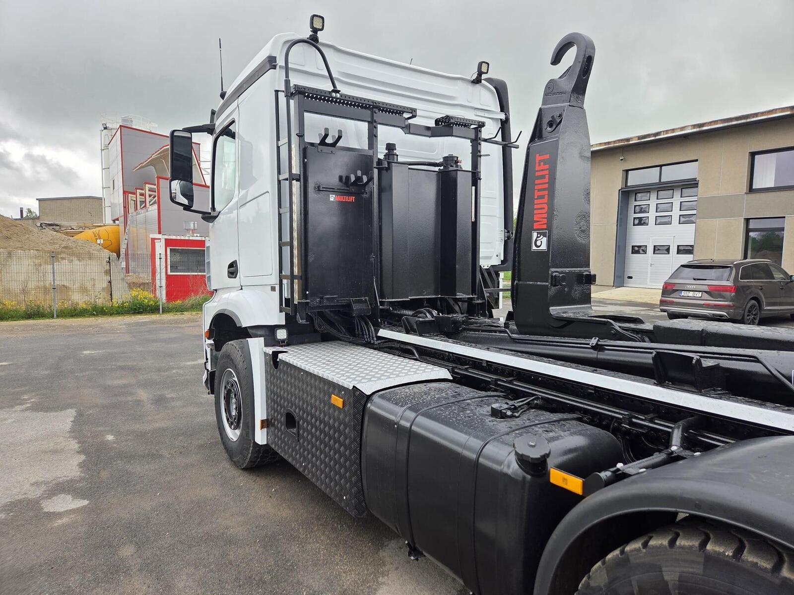 Mercedes-Benz Arocs 3258 8X4*4 retarder 2017, kuva 7/17