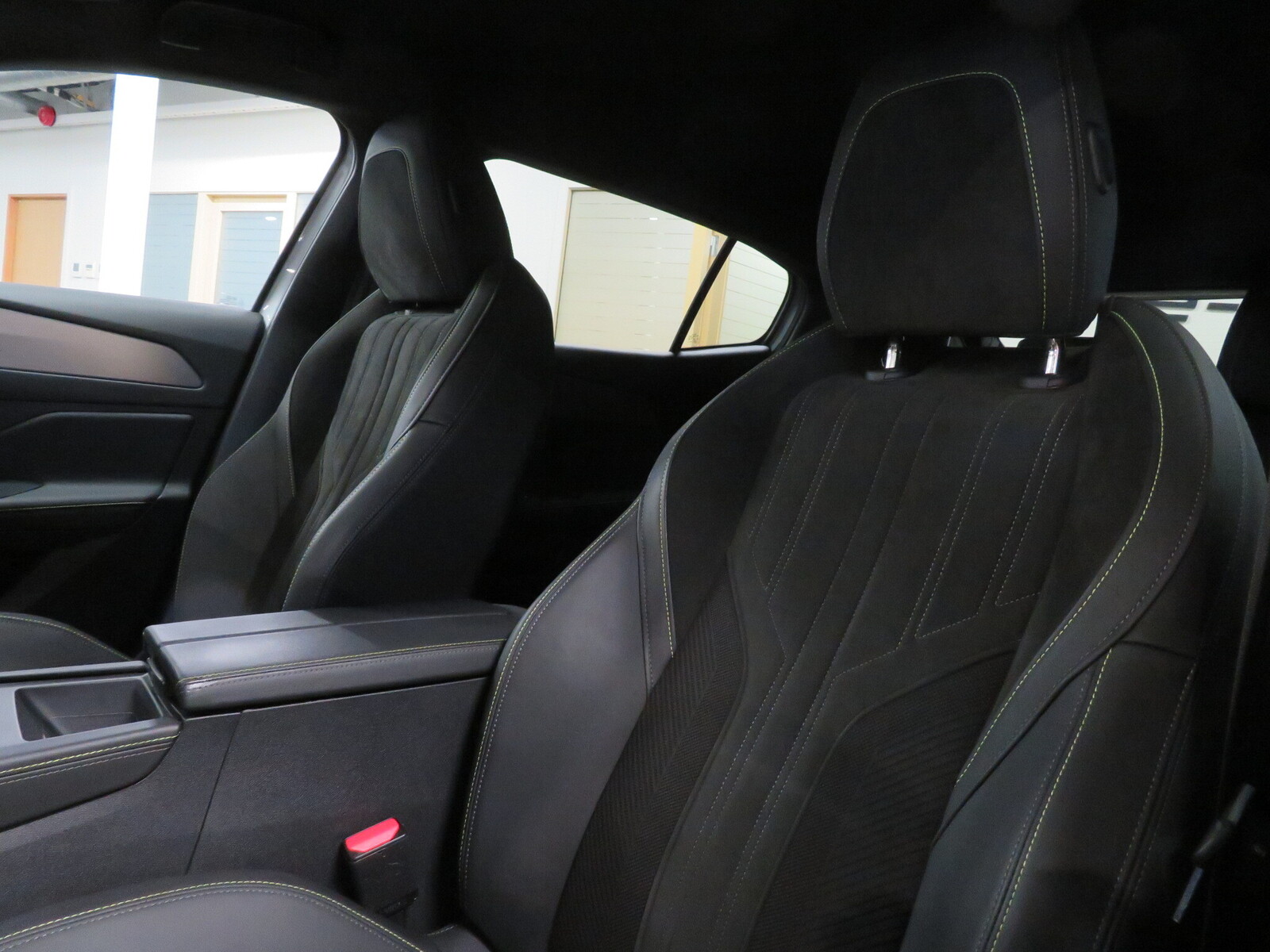 Peugeot 408 2025, photo 5/13