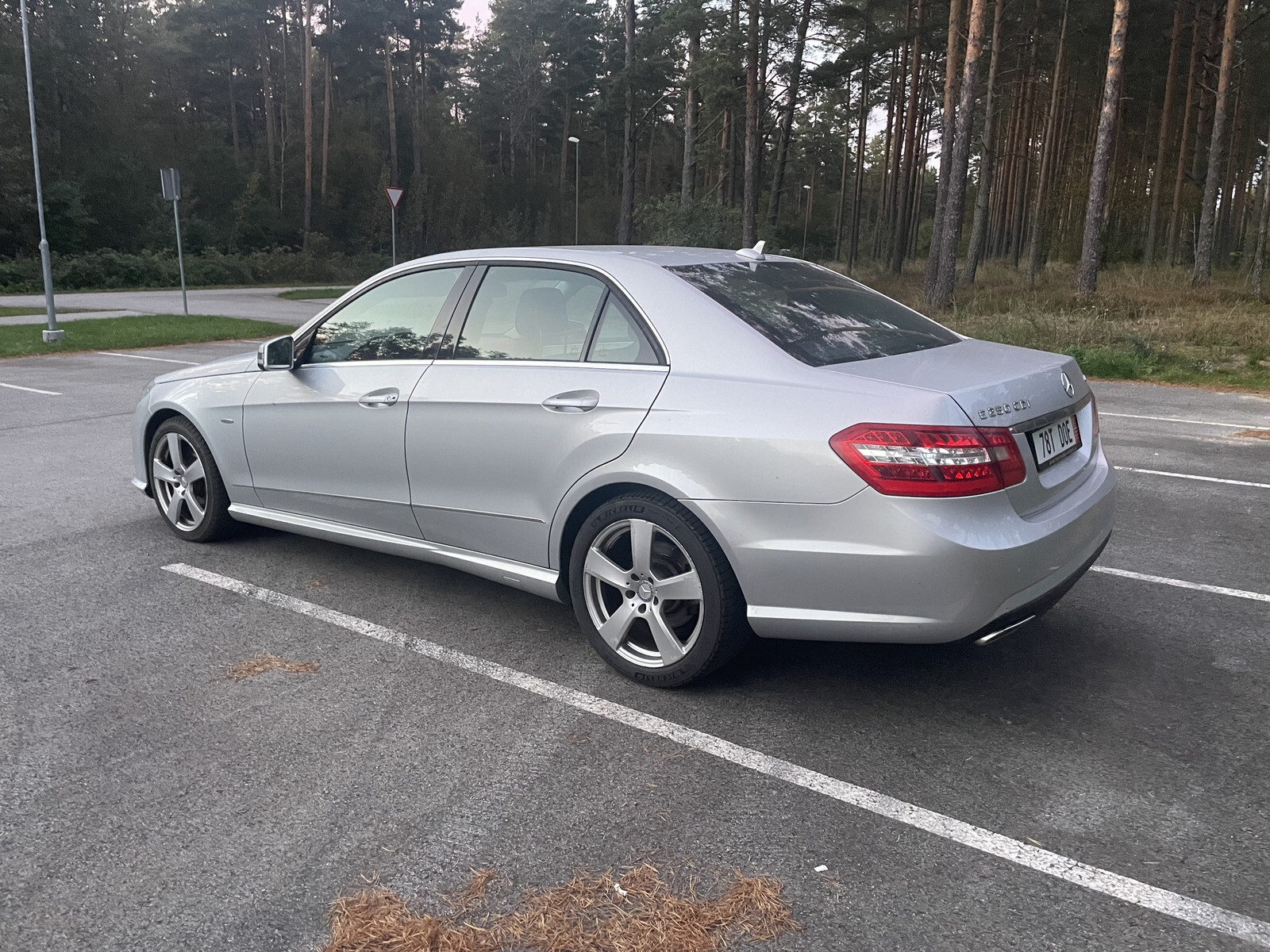 Mercedes-Benz E 250 2013, kuva 3/6