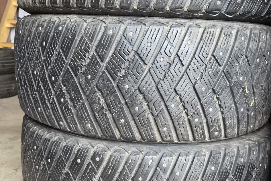 Подержанный шипованная шина 255/40R20 GoodYear IceArctic