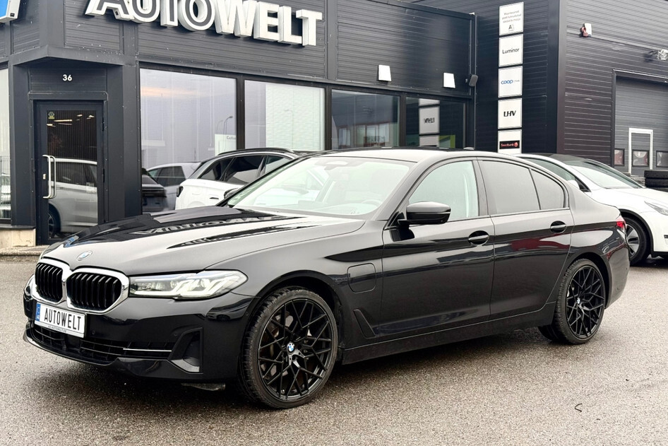 BMW 530, 2020, 2.0, 135 kW, подключаемый гибрид (бензин/электричество), автомат, полный привод