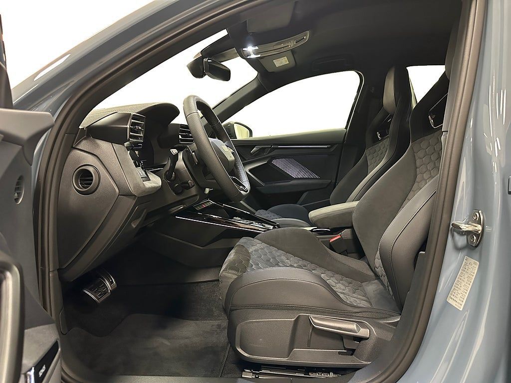 Audi RS3 2024, photo 6/17