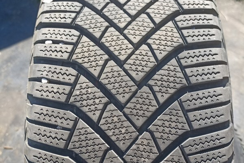 Kasutatud lamellrehv 215/65R17 GoodYear Ultra Grip Ice 3