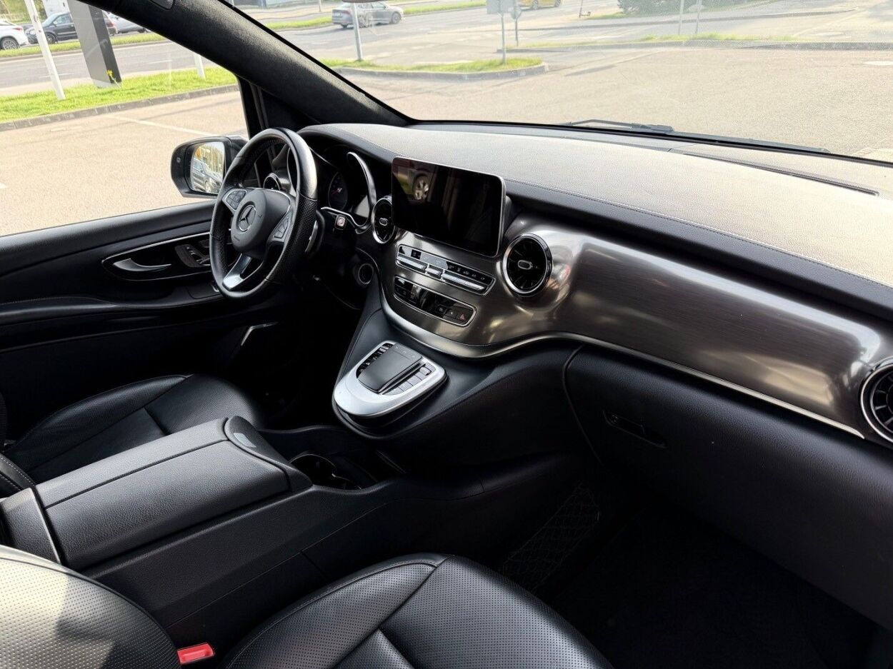 Mercedes-Benz V 300 2021, photo 4/12