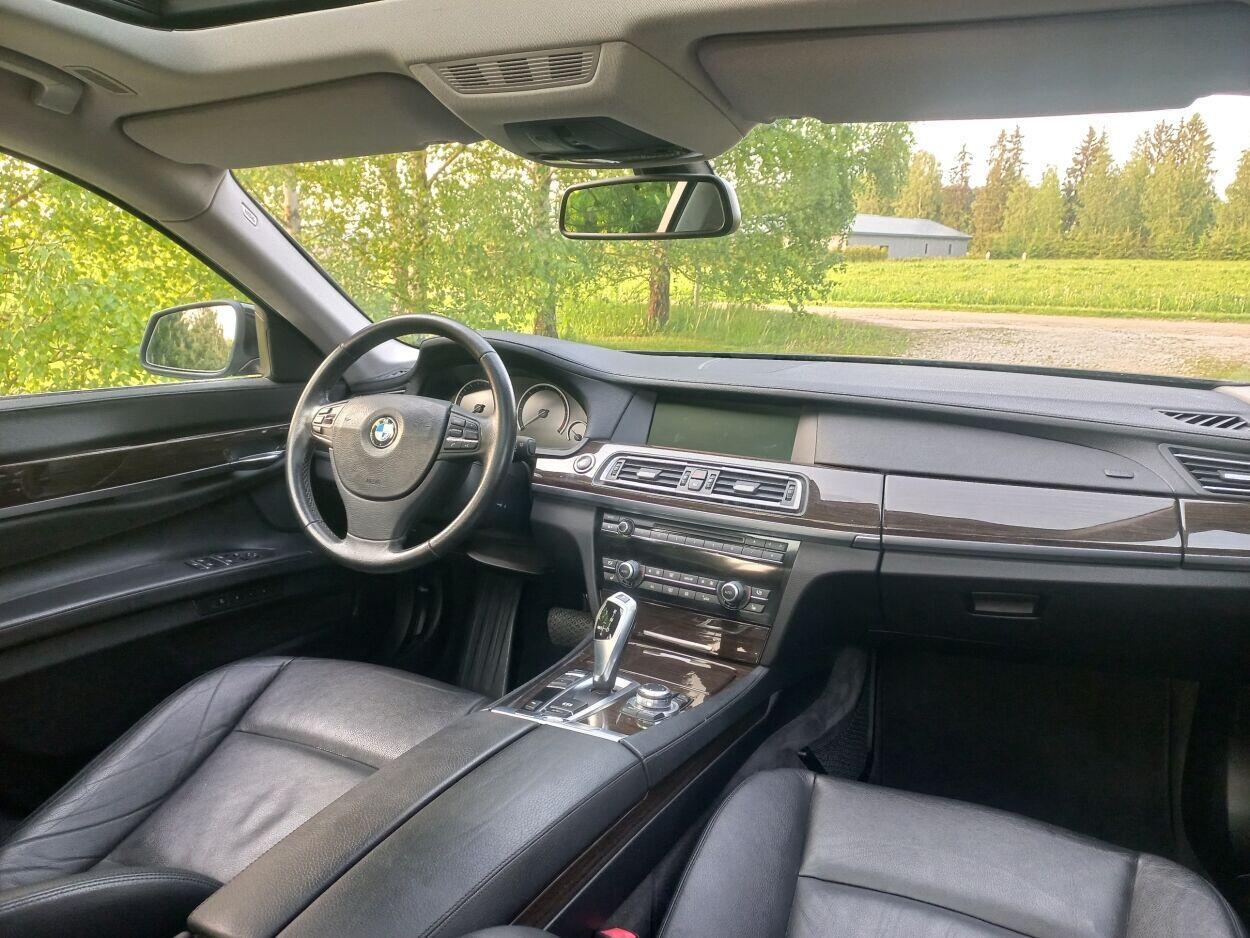 BMW 730 2011, photo 7/7